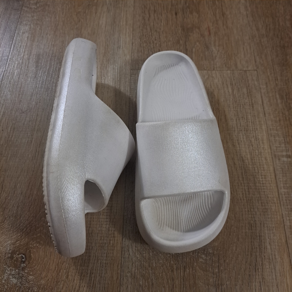 Pearl-White Slipper Slide Sandals Girls Size 4